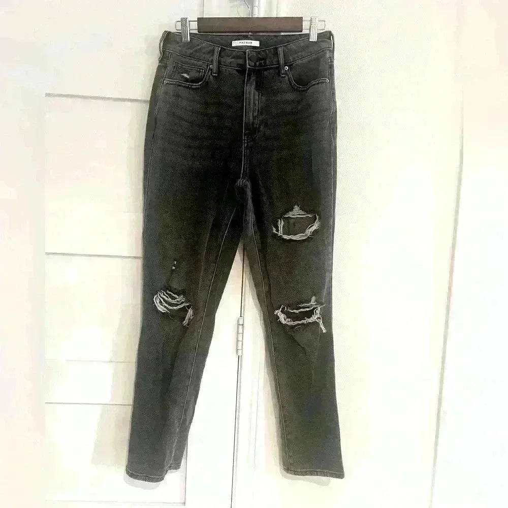PACSun Black Distressed “Mom Jean” Size 27 EUC